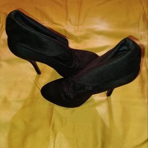 Size 6 1/2 Black suade heels